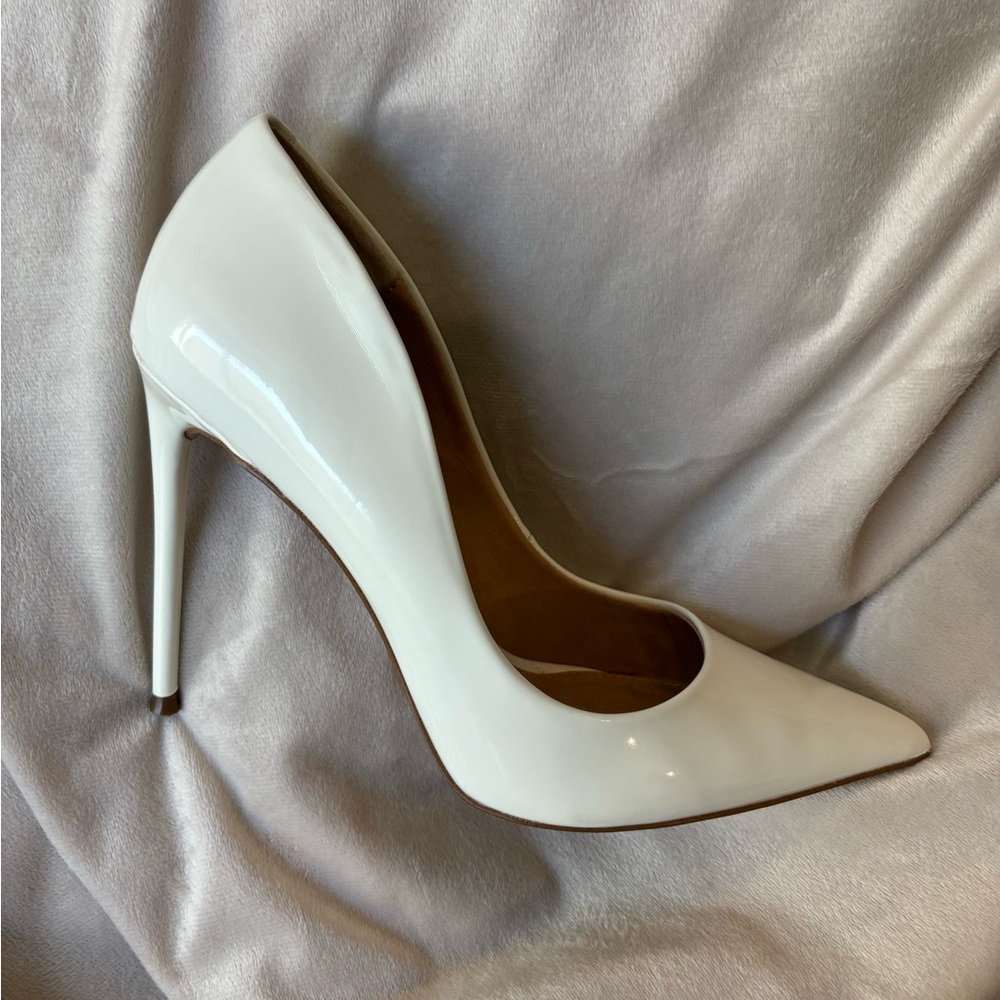 White Steve Madden Pump - size 8.5